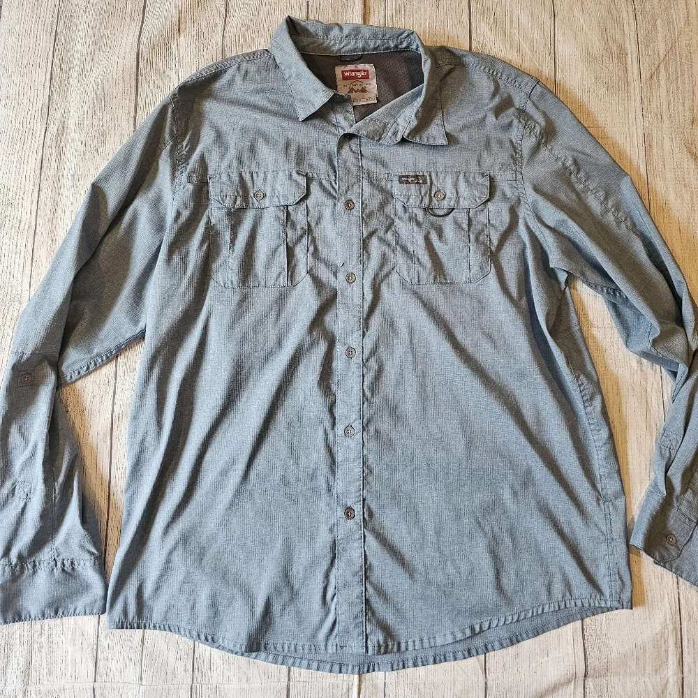 Wrangler Men's Size XL Light Blue outdoor lightweight button front shirt